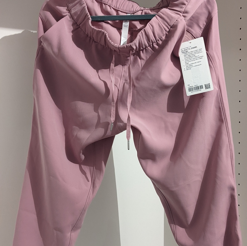 Lululemon On The Fly Jogger 28" woven